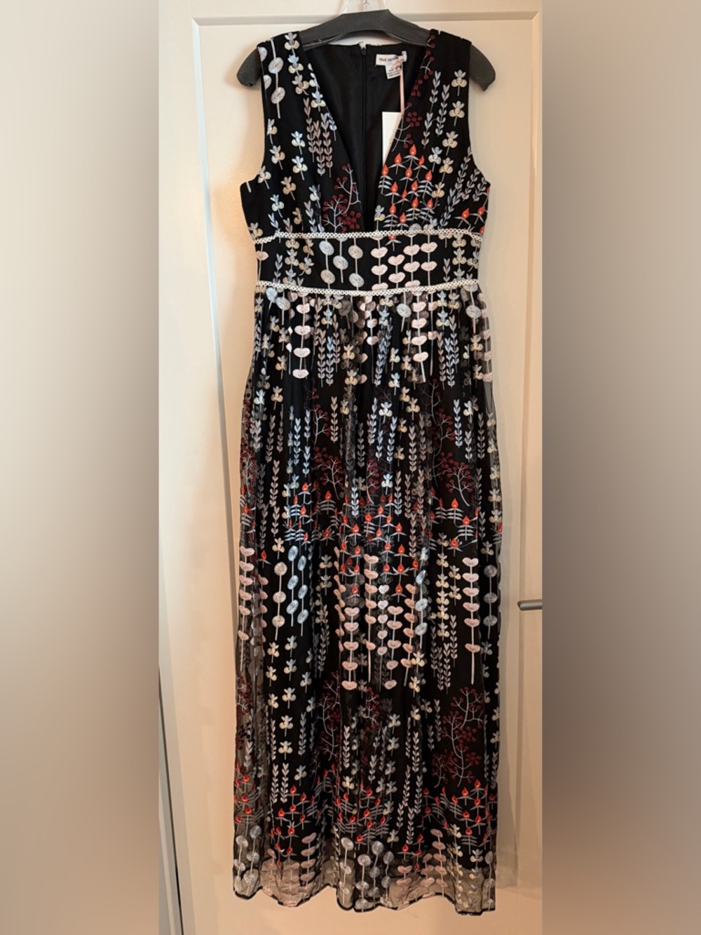 True Decadence Spring Meadow Embroidery Dress, Size M NWT